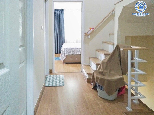 *****ทาวน์เฮ้าส์มือสองสมุทรปราการ ม.โกลเด้นทาวน์ ศรีนครินทร์-สุขุมวิท #หลังมุม เนื้อที่กว้างขวางเกือบ 29 ตร.ว. ฟังก์ชัน 4 ห้องนอน 3 ห้องน้ำ สามารถจอดรถได้ 2 คัน แถมฟรี! 3 เครื่องปรับอากาศ บนทำเลดี 10 นาทีถึงรถไฟฟ้าสายสีเขียว "สถานีแพรกษา" ใกล้ทางด่วน "บางพลีสุขสวัสดิ์"